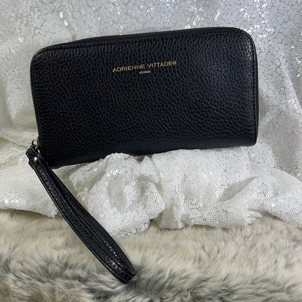 Adrienne Vittadini black wallet
